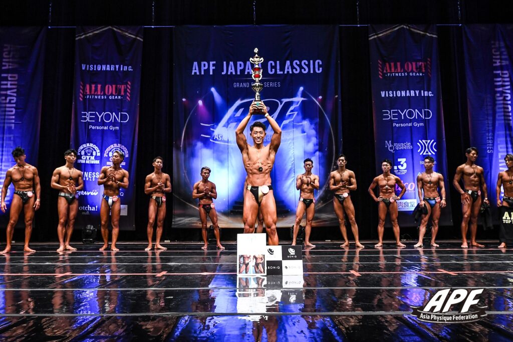 ボディコンテストの優勝選手