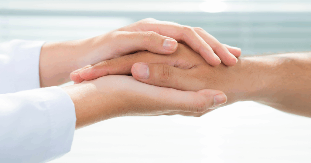 握手している写真